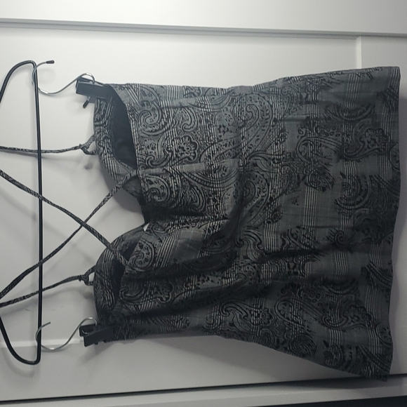 Nikki Mac cross back zipper up tank large - Picture 3 of 5